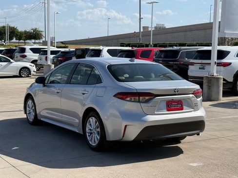 Used 2025 Toyota Corolla XLE FWD image 5