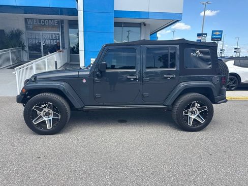 Used 2018 Jeep Wrangler Unlimited Sport AWD/4WD image 2