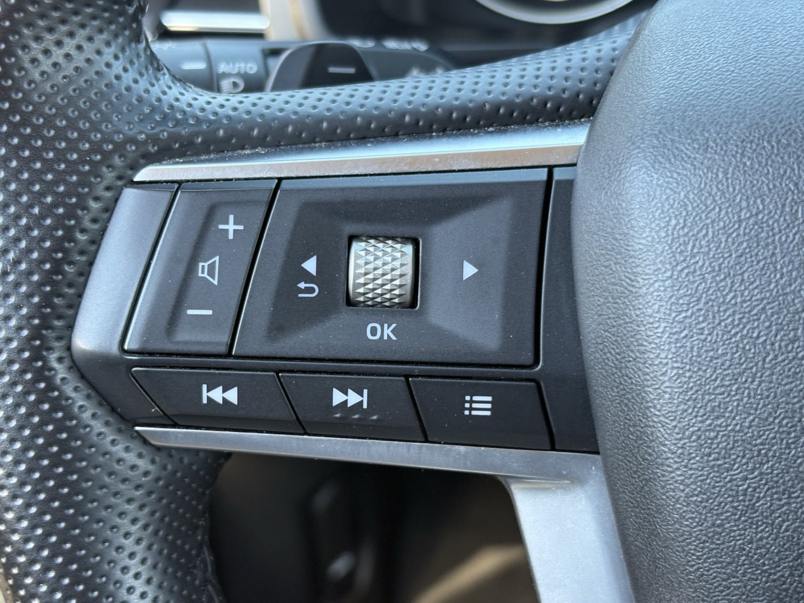Used 2025 Mitsubishi Outlander SE FWD image 34