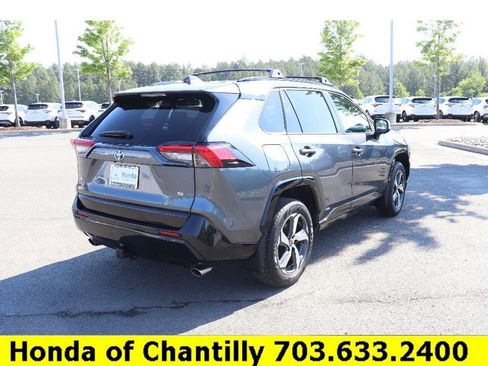Used 2021 Toyota RAV4 SE w/ Weather & Moonroof Package AWD/4WD image 7