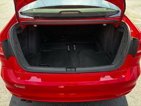 Used 2015 Volkswagen Jetta SE FWD image 28