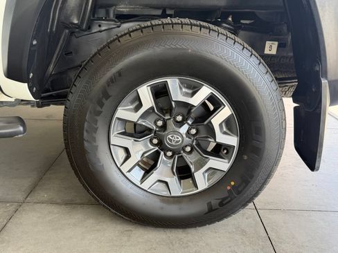 Certified 2023 Toyota Tacoma TRD Off-Road AWD/4WD image 17