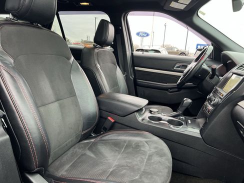 Used 2018 Ford Explorer XLT w/ Equipment Group 202A image 27