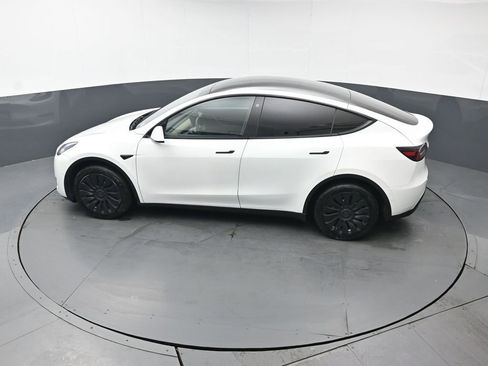 Used 2021 Tesla Model Y Long Range image 38