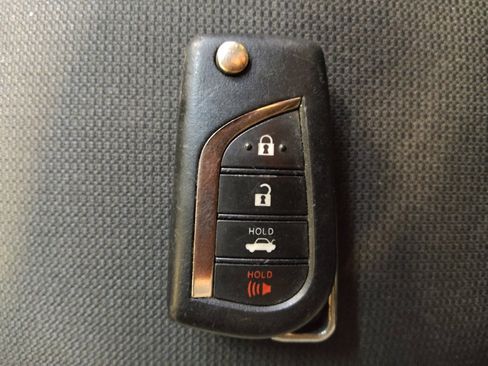 Used 2022 Toyota Corolla LE image 32