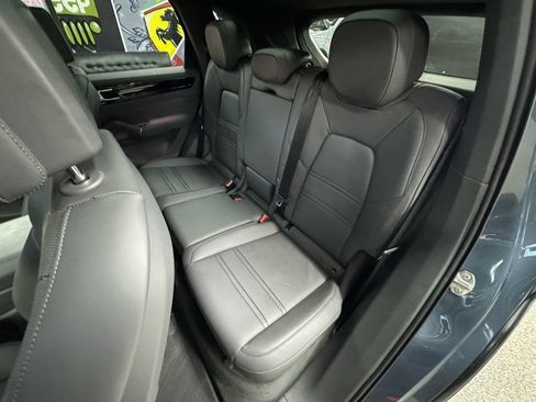 Used 2019 Porsche Cayenne S image 14