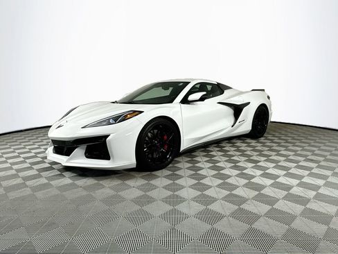 Used 2025 Chevrolet Corvette Z06 RWD image 30