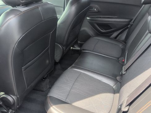 Used 2019 Chevrolet Trax LT w/ LT Convenience Package FWD image 21