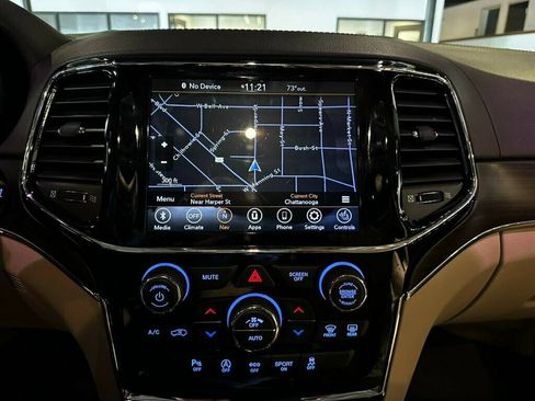 Used 2020 Jeep Grand Cherokee Overland AWD/4WD image 19