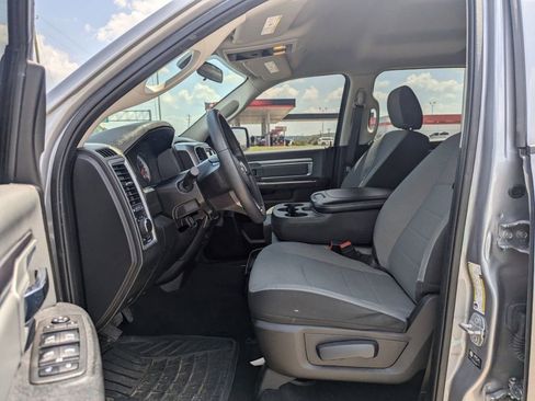 Used 2022 RAM 1500 Classic SLT image 25