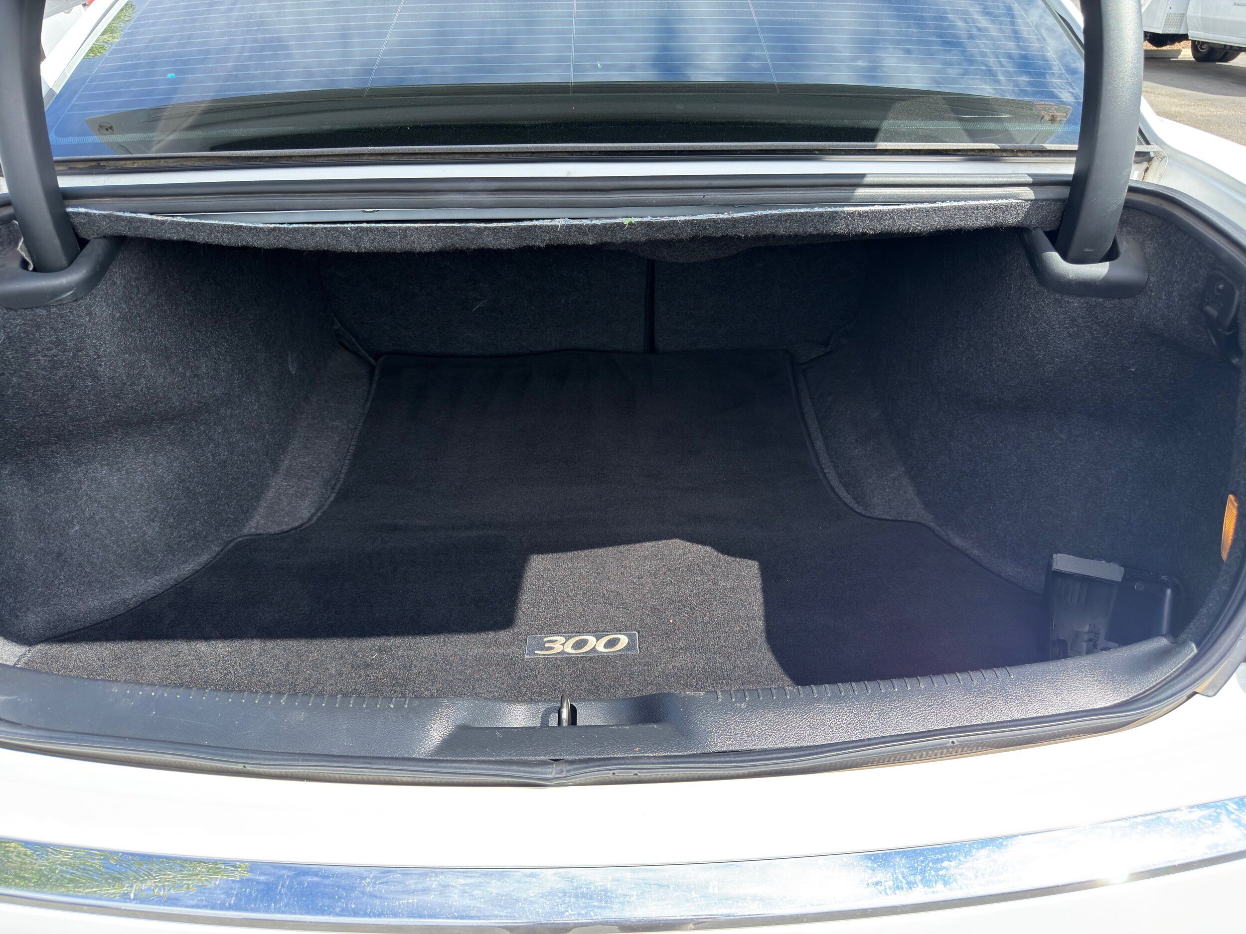 Used 2015 Chrysler 300 C w/ Harman/Kardon Audio Group RWD image 15