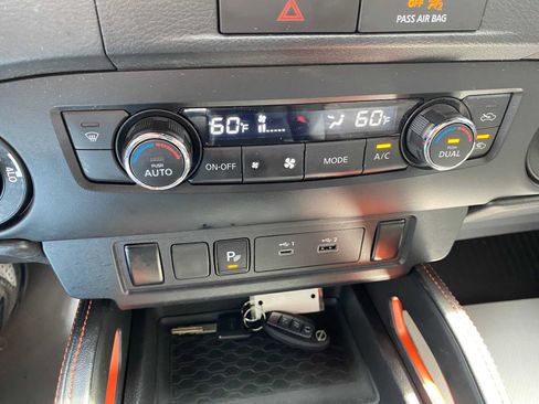 Used 2022 Nissan Frontier PRO-4X w/ Technology Package AWD/4WD image 25