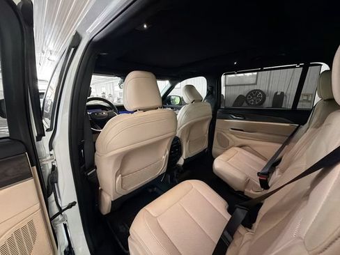 Used 2024 Jeep Grand Cherokee L Limited w/ Luxury Tech Group II AWD/4WD image 9
