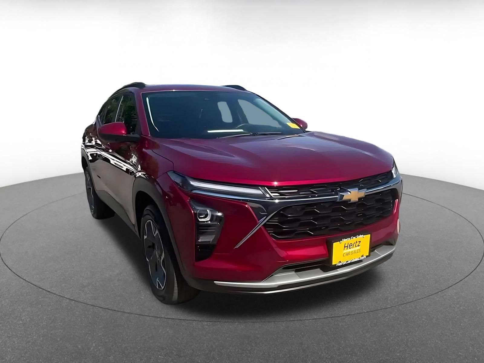 Used 2025 Chevrolet Trax LT FWD image 3