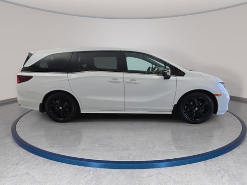 Certified 2024 Honda Odyssey Sport image 4