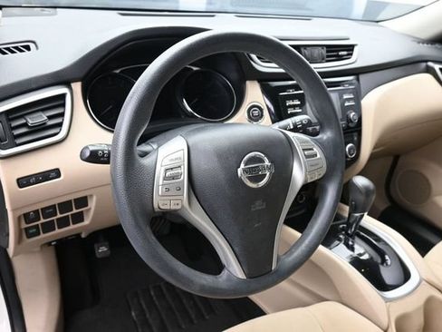 Used 2016 Nissan Rogue SV FWD image 28