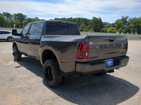 Certified 2025 RAM 3500 Laramie w/ Night Edition AWD/4WD image 5