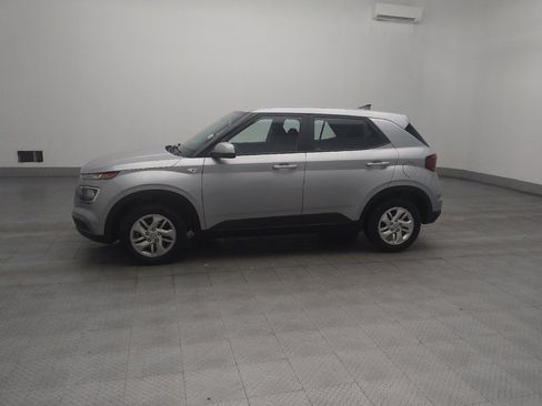Used 2021 Hyundai Venue SE FWD image 2