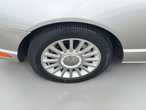 Used 2004 Ford Thunderbird image 32