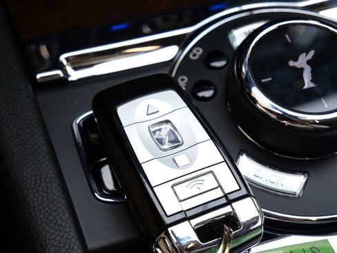 Certified 2015 Rolls-Royce Wraith RWD image 31