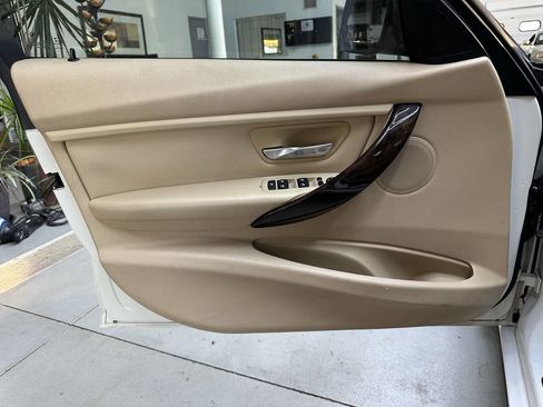 Used 2014 BMW 320i Sedan image 10