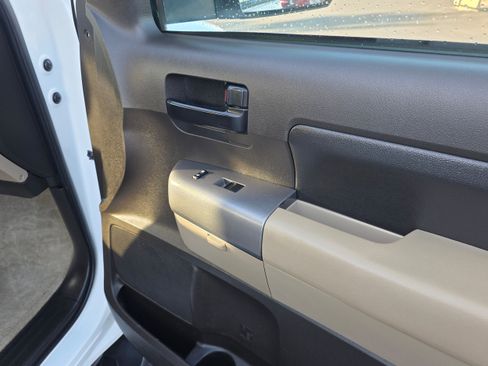 Used 2010 Toyota Tundra 4x4 CrewMax image 22