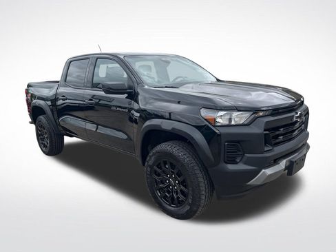 Used 2024 Chevrolet Colorado Trail Boss w/ Advanced Trailering Package AWD/4WD image 3
