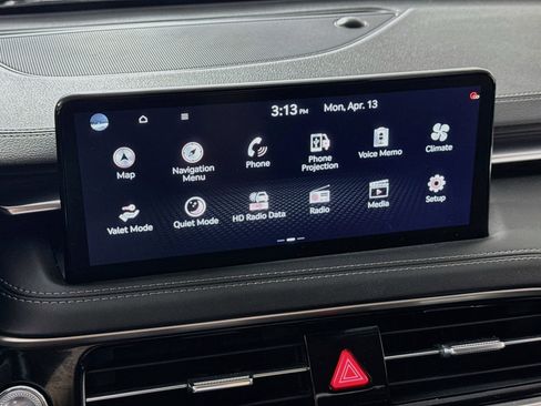 Used 2025 Genesis G70 2.5T image 17