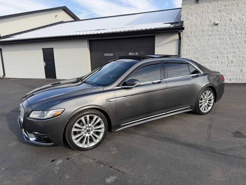 Used 2017 Lincoln Continental Reserve image 2