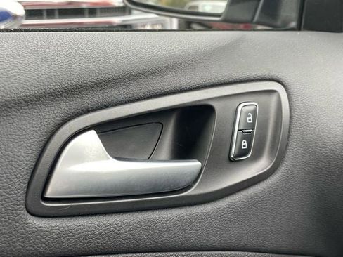 Used 2016 Ford Escape SE w/ Equipment Group 201A image 25