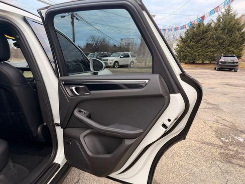 Used 2016 Porsche Macan S w/ Premium Package Plus image 23