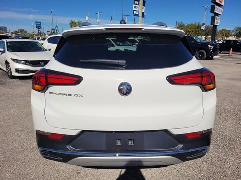 Used 2022 Buick Encore GX Essence image 11