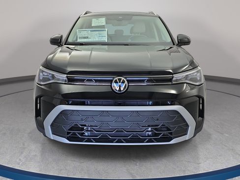 New 2026 Volkswagen Taos SE AWD/4WD image 2
