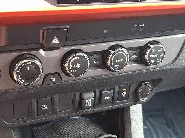 Used 2020 Toyota Tacoma TRD Sport AWD/4WD image 19