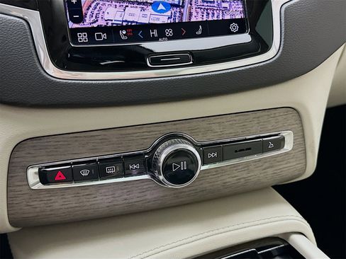 Used 2023 Volvo XC90 T8 Ultimate image 17