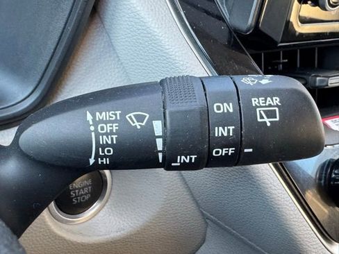 Certified 2022 Toyota Corolla Cross LE image 26