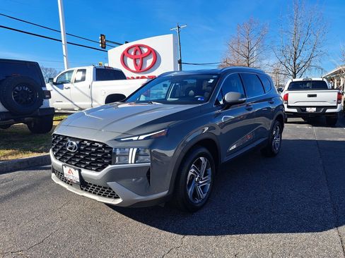 Used 2023 Hyundai Santa Fe SEL image 2