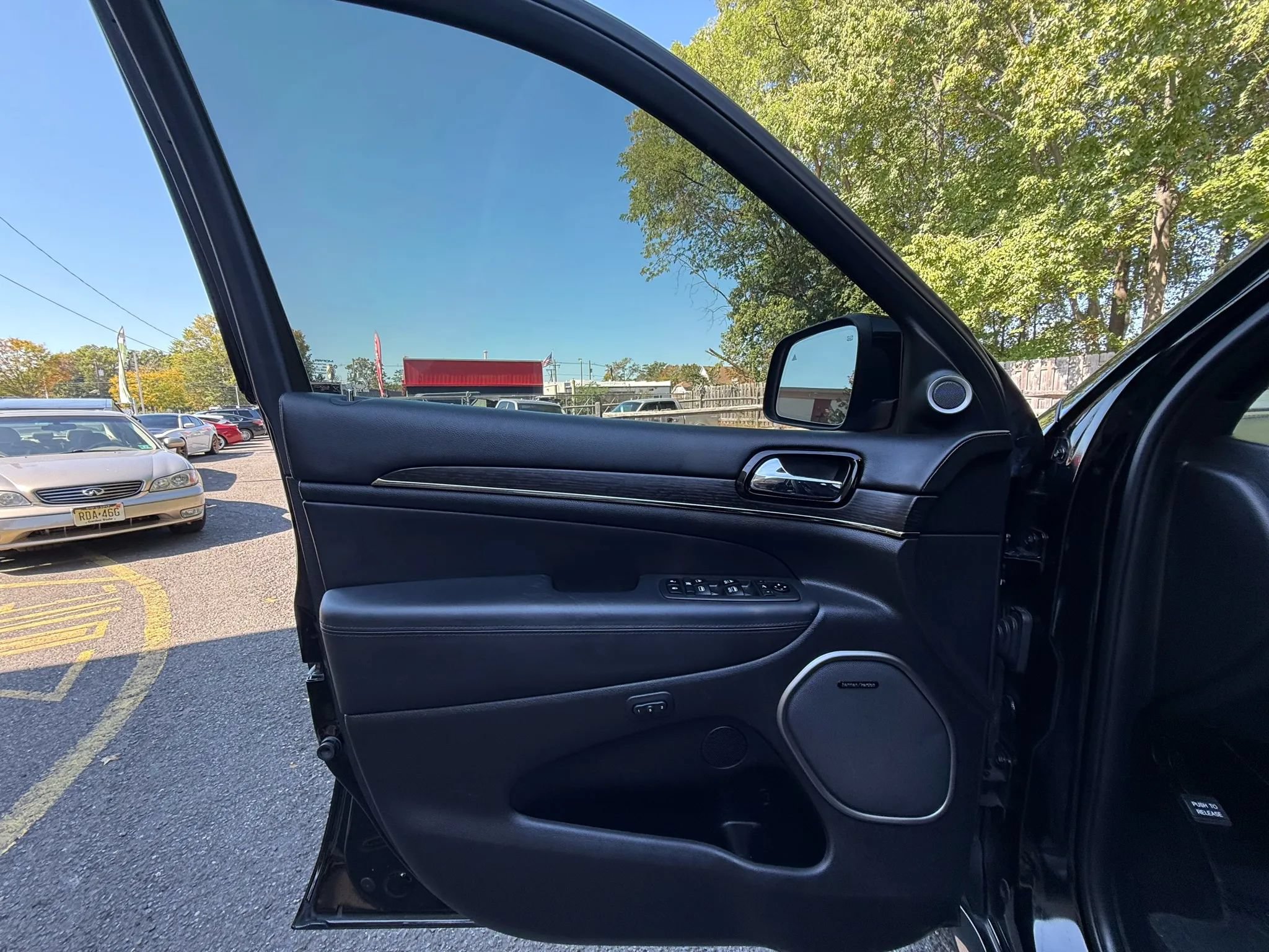 Used 2019 Jeep Grand Cherokee High Altitude AWD/4WD image 9