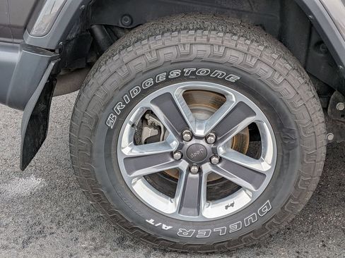 Used 2020 Jeep Wrangler Unlimited Sahara w/ Cold Weather Group AWD/4WD image 28