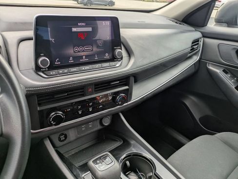 Used 2024 Nissan Rogue S FWD image 17