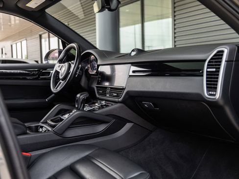 Used 2022 Porsche Cayenne AWD/4WD image 44