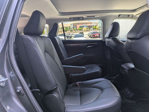 Used 2023 Toyota Highlander Platinum AWD/4WD image 80