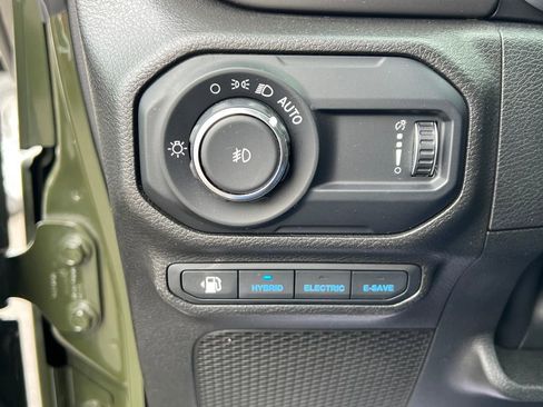 Used 2023 Jeep Wrangler Unlimited Rubicon 4xe image 30