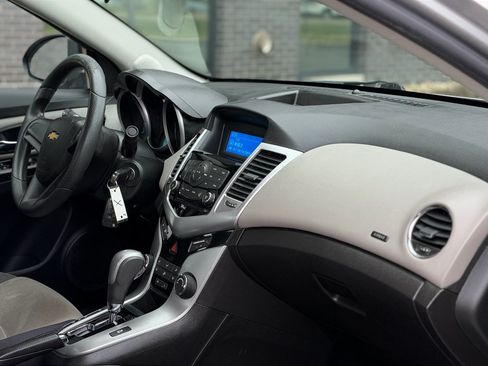 Used 2013 Chevrolet Cruze LS FWD image 9