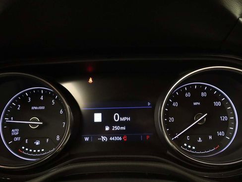 Used 2022 Buick Encore GX Select w/ Advanced Technology Package FWD image 4