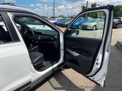 Used 2019 Nissan Kicks SR w/ SR Premium Package FWD image 18