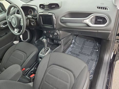 Used 2018 Jeep Renegade Latitude image 29