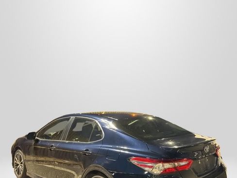 Used 2018 Toyota Camry SE image 1