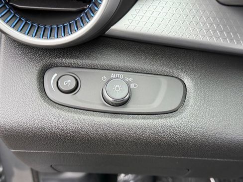 New 2026 Chevrolet Trax LS w/ LS Convenience Package FWD image 19