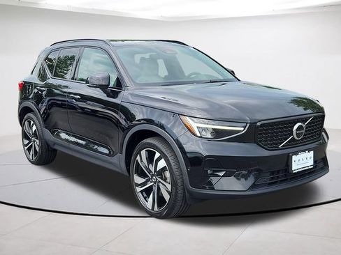 Certified 2023 Volvo XC40 B5 Plus w/ Protection Package Premier AWD/4WD image 1
